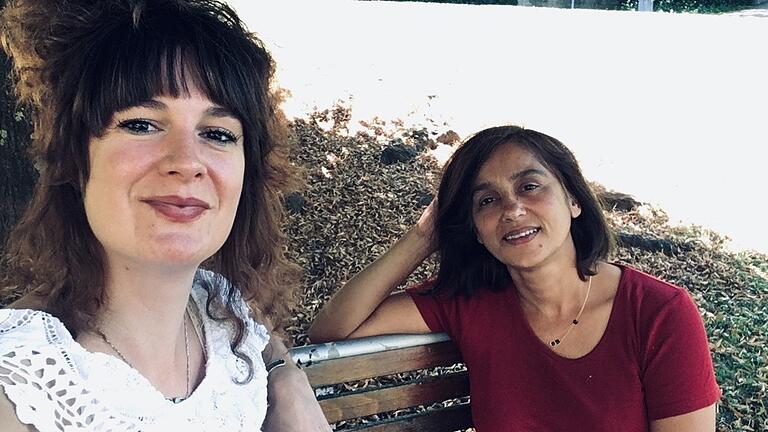 Johanna Juni und Nandi Jain sprechen im Podcast 'Freilich Würzburg' über Fair Trade in Würzburg. Johanna Juni und Nandi Jain sprechen im Podcast 'Freilich Würzburg' über Fair Trade in Würzburg.