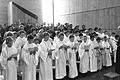 Das Archivfoto entstand 1967 bei der Einweihung der Pfarrkirche 'Zur Heiligen Familie' in Karlstadt. Rechts im Bild ist der damalige Chorleiter Pater Norbert Weber zu sehen.