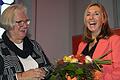 Kitzingens Bürgermeisterin Astrid Glos und Kultusministerin Anna Stolz bei der 'Langen Nacht der Demokratie' in der Alten Synagoge.