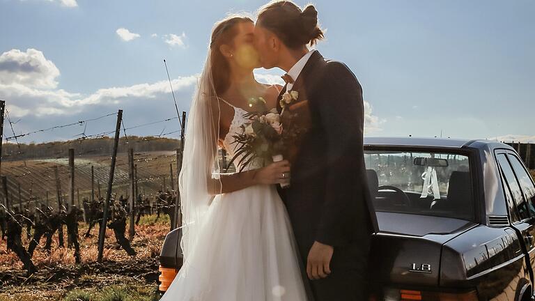 Auch wenn der Hochzeitstag von Leandra und Johannes Därr anders ablief als geplant, sind sich die beiden einig: 'Wir haben einfach das Beste daraus gemacht'. Auch wenn der Hochzeitstag von Leandra und Johannes Därr anders ablief als geplant, sind sich die beiden einig: 'Wir haben einfach das Beste daraus gemacht'.