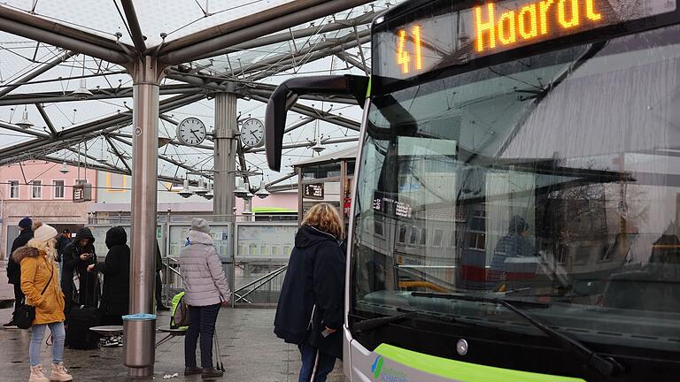 Im ÖPNV kam es am Mittwoch in Schweinfurt zu Verspätungen und Fahrtausfällen auf vereinzelten Linien. Im ÖPNV kam es am Mittwoch in Schweinfurt zu Verspätungen und Fahrtausfällen auf vereinzelten Linien. 