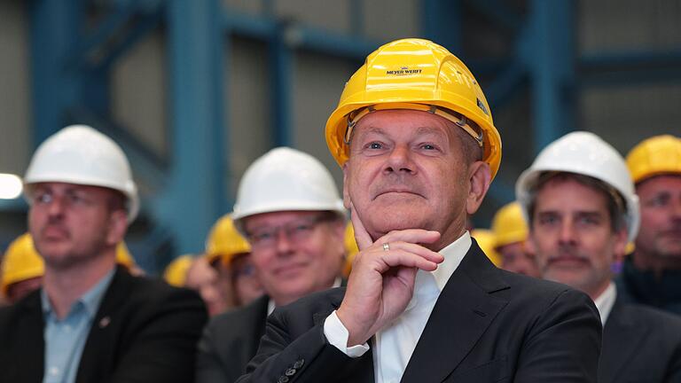 Bundeskanzler Scholz besucht Meyer Werft       -  Bundeskanzler Scholz hat der Meyer Werft die staatliche Hilfe zugesichert. (Archivbild)