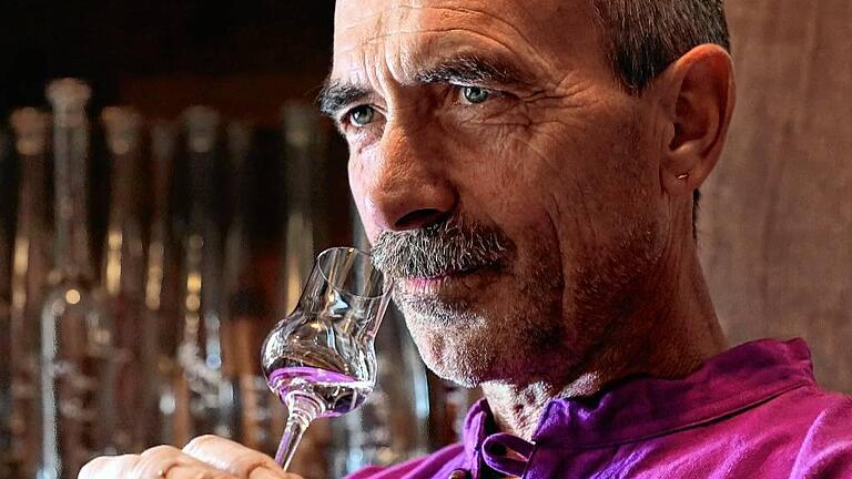 Schon der Duft, der dem Glas entströmt, verspricht einiges. Schon der Duft, der dem Glas entströmt, verspricht einiges.