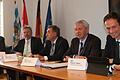 Bei der Pressekonferenz (von rechts) die Landräte Florian Töpper und Johann Kalb sowie die Vertreter der weiteren Landkreise Oskar Ebert, Paul Streng und Helmut Weiß.