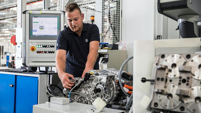 Unter anderem solche Elektroantriebe stellt ZF in Schweinfurt her. Der Konzern legte jetzt durchwachsene Geschäftszahlen für 2022 vor. Unter anderem solche Elektroantriebe stellt ZF in Schweinfurt her. Der Konzern legte jetzt durchwachsene Geschäftszahlen für 2022 vor.