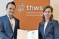 THWS-Präsident Jean Meyer überreicht die Ernennungsurkunde an die neuberufene Stiftungsprofessorin Lisa Kiesewetter.       -  THWS-Präsident Jean Meyer überreicht die Ernennungsurkunde an die neuberufene Stiftungsprofessorin Lisa Kiesewetter.
