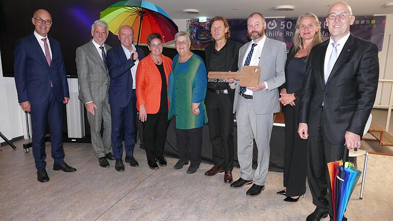 '50 Jahre Lebenshilfe Rhön-Grabfeld' und Vorstellung der sanierten Herbert-Meder-Schule in Unsleben. Von links: Regierungs-Vizepräsident von Unterfranken Jochen Lange, MdL Steffen Vogel, Landrat Thomas Habermann, stellvertretende Vorsitzende der Lebenshilfe Bayern Hildegard Metzger, Vorsitzende der Lebenshilfe Rhön-Grabfeld Brunhilde Hergenhan, Architekt Michael Karch, Schulleiter Dr. Peter Heinrich, Architektin Sabine Karch-Fuchs und Lebenshilfe-Geschäftsführer Jens Fuhl.