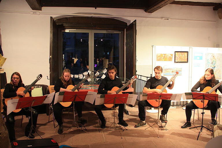 Das Ensemble 'String Time' umrahmte die Ausstellungseröffnung musikalisch umrahmte.