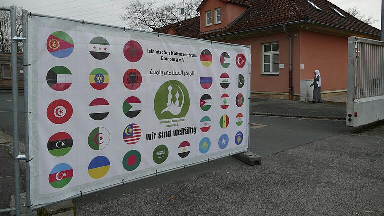 Das Islamische Kulturzentrum Bamberg mit Moschee befindet sich in einer ehemaligen US-Kaserne. Das Islamische Kulturzentrum Bamberg mit Moschee befindet sich in einer ehemaligen US-Kaserne.