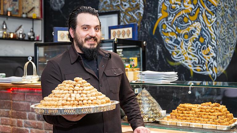 Firas Bdiwi ist stolz auf die sponante Eröffnung seines zweiten Geschäftes. Ein eigener Laden in der Würzburger Innenstadt war schon immer sein Traum.