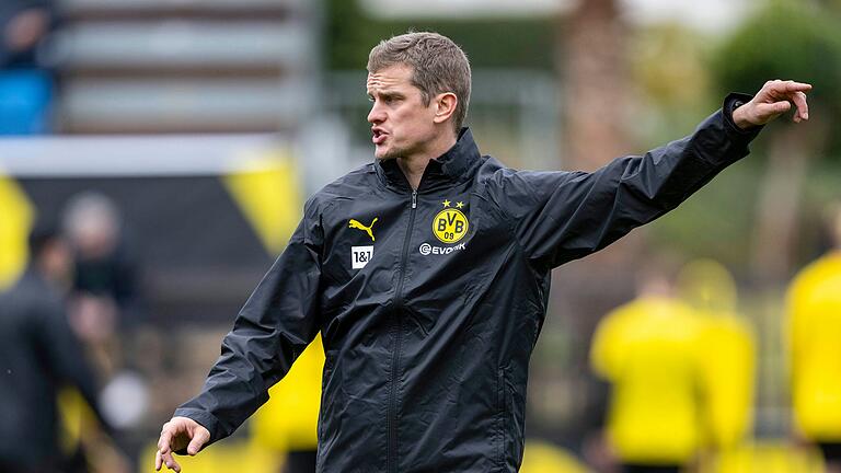 Sven Bender, vergangene Saison noch Co-Trainer beim Champions-League-Finalisten Borussia Dortmund, ist seit wenigen Tagen Assistenzcoach bei der SpVgg Unterhaching. Der Drittligist ist am Dienstag, 6. August, in der ersten Totopokal-Runde beim TSV Münnerstadt zu Gast. Sven Bender, vergangene Saison noch Co-Trainer beim Champions-League-Finalisten Borussia Dortmund, ist seit wenigen Tagen Assistenzcoach bei der SpVgg Unterhaching. Der Drittligist ist am Dienstag, 6. August, in der ersten Totopokal-Runde beim TSV Münnerstadt zu Gast.