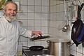 Im Hotel Schlundhaus steht der Chef, wie auch im Hotel Vier Jahreszeiten, selbst in der Küche am Herd. Unterstützt wird er in „Stoßzeiten“ von einer Aushilfskraft. Allerdings wären Küchen- und weitere Servicekräfte hilfreich.