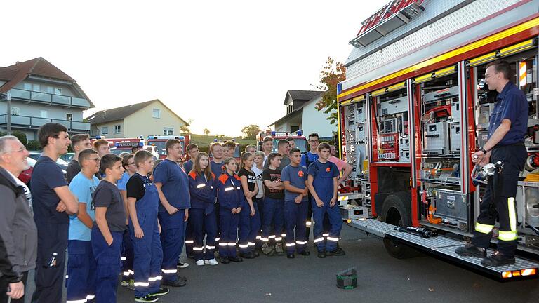 Der Rüstwagen aus Bad Kissingen war die Station 1 bei der 24h-Übung der Jugendfeuerwehren aus Katzenbach, Lauter, Oehrberg und Stralsbach. Fotos: Peter Rauch - Der Rüstwagen aus Bad Kissingen war die Station 1 bei der 24h-Übung der Jugendfeuerwehren aus Katzenbach, Lauter, Oehrberg und Stralsbach. Fotos: Peter Rauch Der Rüstwagen aus Bad Kissingen war die Station 1 bei der 24h-Übung der Jugendfeuerwehren aus Katzenbach, Lauter, Oehrberg und Stralsbach. Fotos: Peter Rauch - Der Rüstwagen aus Bad Kissingen war die Station 1 bei der 24h-Übung der Jugendfeuerwehren aus Katzenbach, Lauter, Oehrberg und Stralsbach. Fotos: Peter Rauch