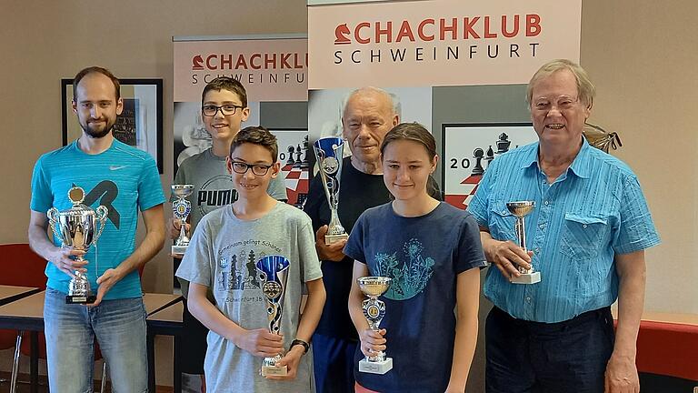 Die Pokalgewinner (von links) Michal Bodicky, Marius Botschek, David Valean, Jaro Neubauer, Jana Bardorz, Peter Hagen.