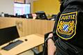 Zehn gesammelte Verfahren laufen gegen einen 36-Jährigen am Landgericht Schweinfurt. Unter anderem soll er in der Innenstadt mehrere Menschen angegriffen und geschlagen haben. (Symbolfoto)
