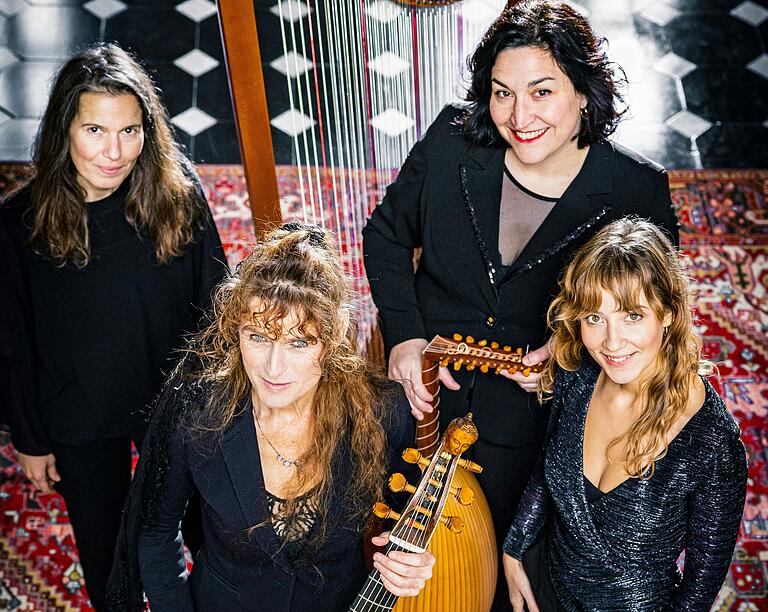 Die Musikerinnen des Albums (von links): Angélique Mauillon (Harfe), Friederike Heumann (Viola da Gamba), Evangelina Mascardi (Laute), Anna-Lena Elbert (Sopran).