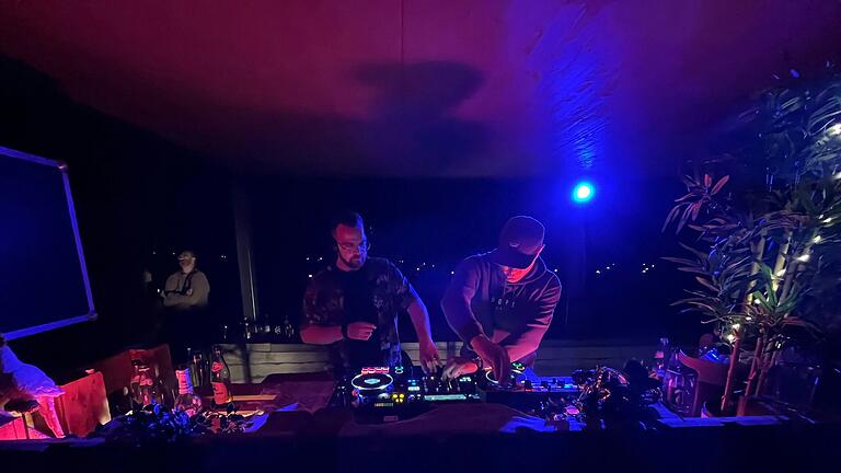 Beim Techno am Vogelsang in Markt Einersheim legte auch das DJ-Duo Zirp Zirp auf.