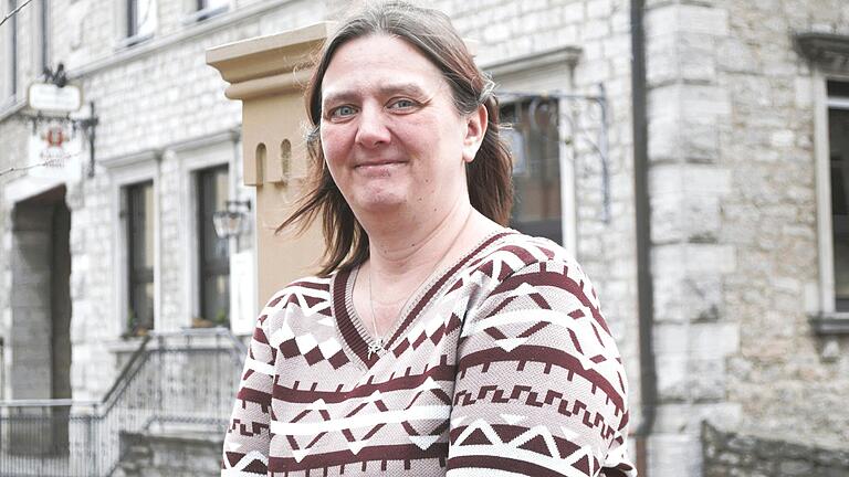 Carmen Vokovich (44) hat drei Kinder, lebt im Landkreis Würzburg und arbeitet derzeit als Hilfskraft in der Metzgerei. Carmen Vokovich (44) hat drei Kinder, lebt im Landkreis Würzburg und arbeitet derzeit als Hilfskraft in der Metzgerei. 