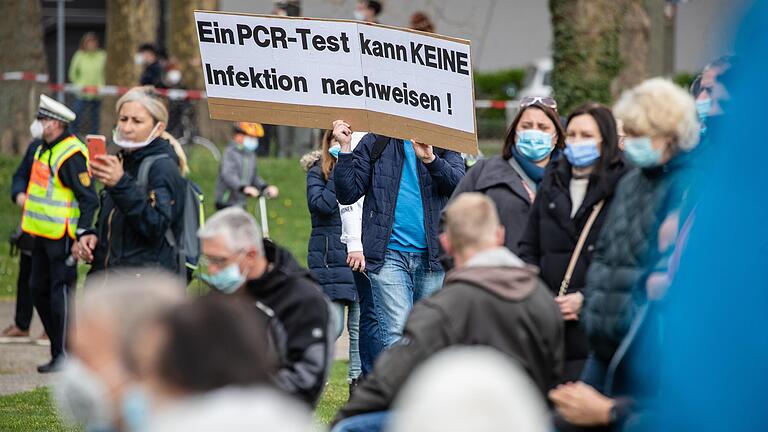 Einer Demonstration der Initiative 'Querdenken' soll am Samstag in Schweinfurt stattfinden. (Symbolbild)