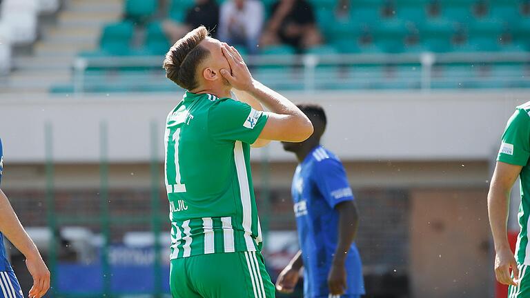 Nicht zu fassen: Der FC 05 Schweinfurt um Amar Suljic musste sich dem FV Illertissen geschlagen geben.