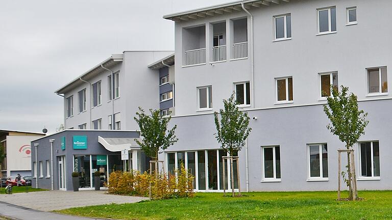 Die Finanzierung des Medizinischen Versorgungszentrums in Bad Königshofen war unter anderem ein Diskussionsthema im Ausschuss für Bildung, Schule, Sport und Gesundheit. Die Finanzierung des Medizinischen Versorgungszentrums in Bad Königshofen war unter anderem ein Diskussionsthema im Ausschuss für Bildung, Schule, Sport und Gesundheit.