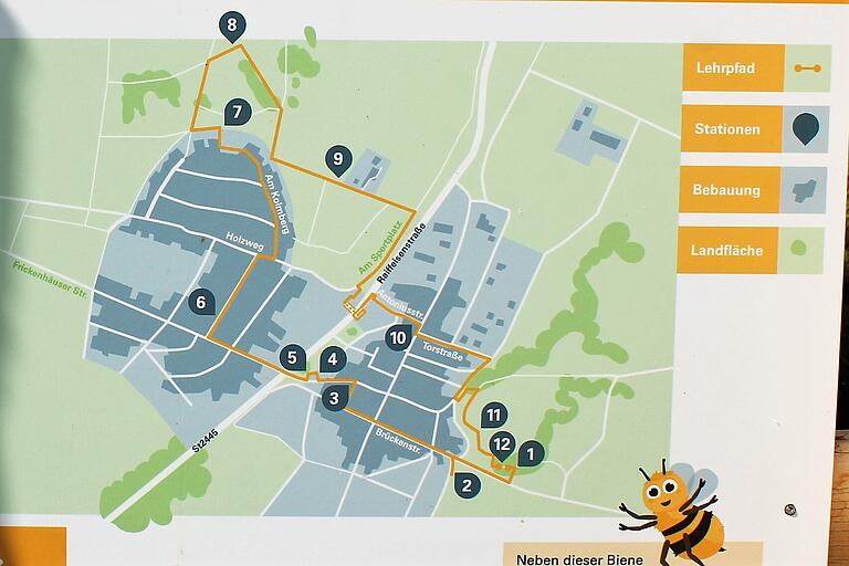 Der Wildbienen-Lehrpfad umfasst zwölf Stationen und ist ca. vier Kilometer lang. Der Weg führt durch den Altort von Oberstreu bis zum Neubaugebiet und weiter zum Kolmberg. Der Wildbienen-Lehrpfad umfasst zwölf Stationen und ist ca. vier Kilometer lang. Der Weg führt durch den Altort von Oberstreu bis zum Neubaugebiet und weiter zum Kolmberg. 