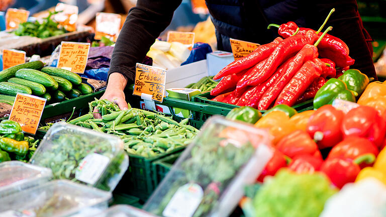 398217151.jpg       -  Fünfmal am Tag sollte man zu Obst und Gemüse greifen, um gesund zu bleiben.