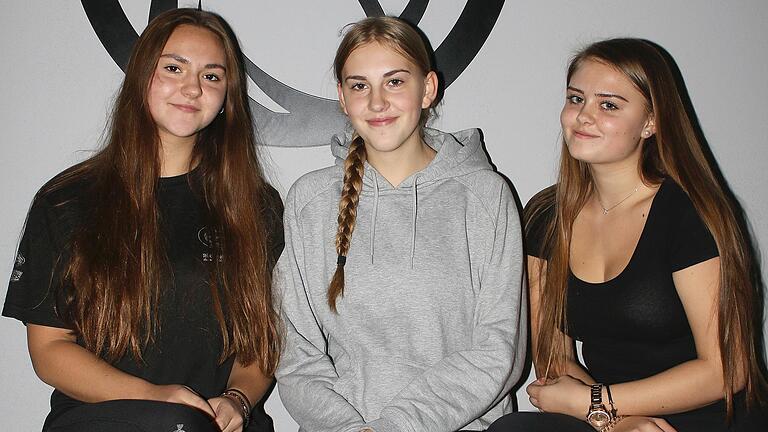 Drei Schwestern für die Nachwuchsmannschaften des ESC Haßfurt: Während Pauline (links) und Josephine (rechts) in der U 20 aktiv sind, spielt die jüngere Florentine in der U 17.