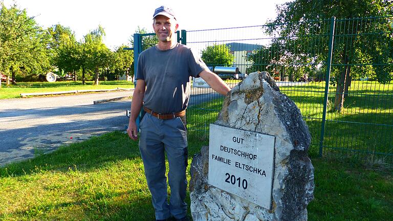 Martin Eltschka führt das Gut Deutschhof seit 2010 und kann in diesem Jahr die Umstellung auf Bio-Anbau abschließen. Martin Eltschka führt das Gut Deutschhof seit 2010 und kann in diesem Jahr die Umstellung auf Bio-Anbau abschließen.