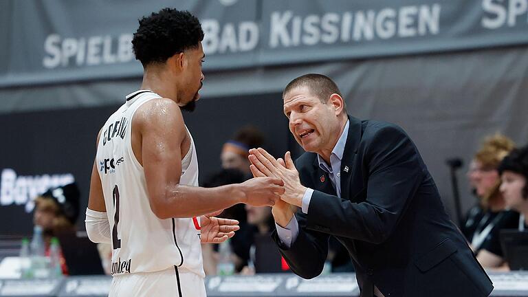 Bambergs Headcoach Oren Amiel (rechts, links Zach Copeland) wurde nach der Pleite in Würzburg entlassen.&nbsp;