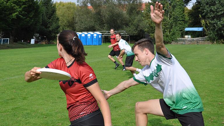 Neben Schnelligkeit benötigen Spielerinnen und Spieler vor allem eine gute Fang- und Wurftechnik sowie ein Auge für freie Räume und ihre Mitspielenden. Neben Schnelligkeit benötigen Spielerinnen und Spieler vor allem eine gute Fang- und Wurftechnik sowie ein Auge für freie Räume und ihre Mitspielenden.