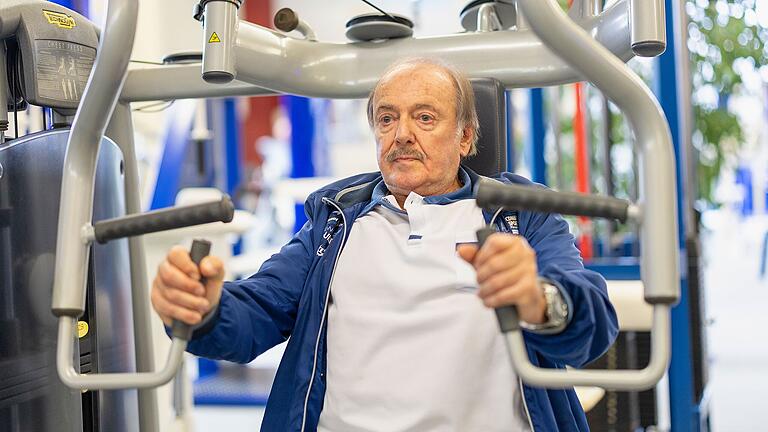 Auch heute noch trainiert der ehemalige erfolgreiche Kraftsportler Rainer Griebl regelmäßig mindestens dreimal pro Woche im Fitnessstudio.
