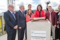 Bei der Grundsteinlegung für das Zentralklinikum wurde eine Zeitkapsel versteckt. Zum Feiern kamen Regierungspräsident Eugen Ehmann, Bezirkstagspräsident Stefan Funk, Bürgermeister Mario Paul, Gesundheitsminister Judith Gerlach, Landrätin Sabine Sitter, die Landtagsabgeordneten Kerstin Celina und Thorsten Schwab und Klinikreferent René Bostelaar.&nbsp;
