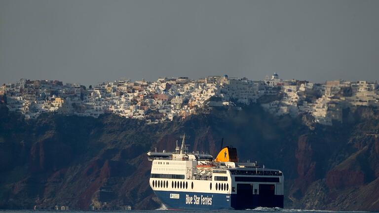 Erdbeben auf Santorini - Immer mehr Menschen kehren mit den Fähren zurück nach Santorini. (Archivfoto) Erdbeben auf Santorini - Immer mehr Menschen kehren mit den Fähren zurück nach Santorini. (Archivfoto)