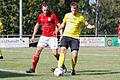 Lukas Götz (am Ball) vom TSV Eisingen und Philipp Schebler (in rot) vom SV Birkenfeld trafen am Wochenende in der Bezirksliga aufeinander. Beide Vereine stehen auch im Achtelfinale des Toto-Pokals.