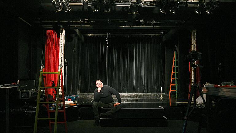 'Ein leeres Theater ist etwas sehr Trauriges',&nbsp; sagt Sven Höhnke vom Theater am Neunerplatz im leeren Haus.