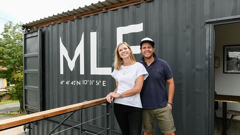 Das kleine Unternehmen 'mylovelyevent' hat in Goßmannsdorf eine neue Eventlocation etwa für Workshops, Seminare und Kulturveranstaltungen aufgebaut. Laura und Thorsten Heining betreiben das 'MLE Camp' gemeinsam mit Thorstens Bruder Patrick Heining.