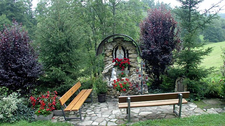 Ransbach- oder Lourdesgrotte im wunderschönen Ransbachtal bei Weichtungen       -  Ransbach- oder Lourdesgrotte im wunderschönen Ransbachtal bei Weichtungen