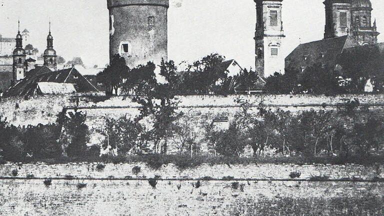 Zwingergraben mit Hexenturm um das Jahr 1860.