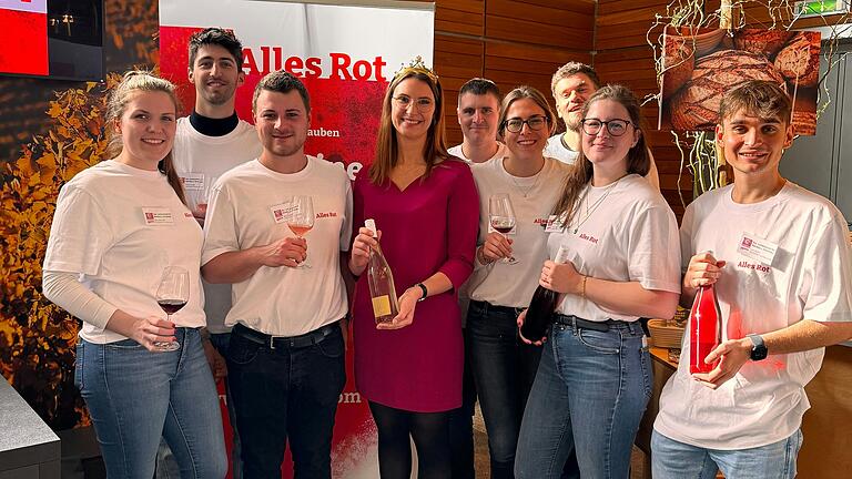 Auf der Feinschmeckermesse (von links): Michaela Kuhn, Florian Arnold, Max Weickert, Emmi Wendemuth (Fränkische Weinprinzessin), Richard Gründger, Leonie Iriohn, Jonas Kortmann, Tatjana Sulzer und Leon Djukic&nbsp;