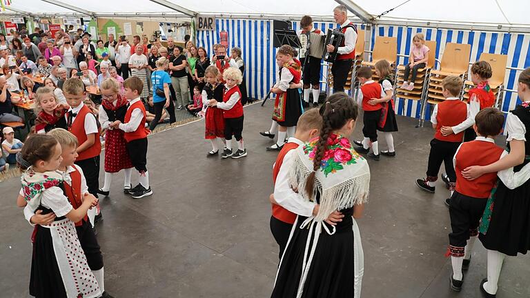 Die Kindertanzgruppe des Sängerkranz Reichenbach zeigte mehrere Tänze.       -  Die Kindertanzgruppe des Sängerkranz Reichenbach zeigte mehrere Tänze.