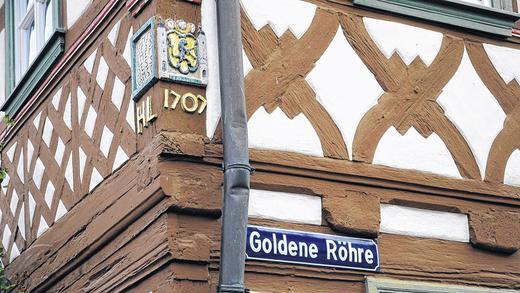 Besondere Namen: Ein seltener Straßenname ist „Goldene Röhre“. Das hat nichts mit dem Edelmetall zu tun sondern mit der Wasserversorgung der Stadt, erzählt Walter Schneider in seinem Vortrag. Besondere Namen: Ein seltener Straßenname ist „Goldene Röhre“. Das hat nichts mit dem Edelmetall zu tun sondern mit der Wasserversorgung der Stadt, erzählt Walter Schneider in seinem Vortrag.