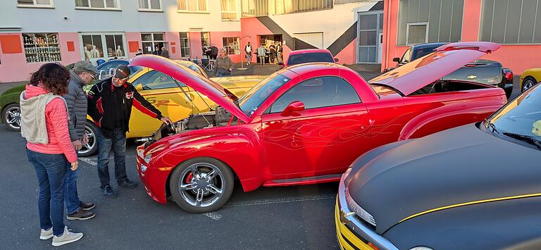 Chevrolet SSR-Treffen in Randersacker: Das Fahrzueg  gilt als einzigartige Synthese aus Pick-up, Cabriolet und 8-Zylinder Motor für Liebhaber.