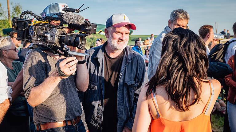 Rebekka May vor der Kamera zum TV-Dreh der BR-Sendung 'Lust aufs Land' beim Hoffest im vergangenen Jahr auf ihrem Biohof May in Junkershausen.