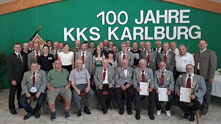 Beim Schützenfest '100 Jahre KKS Karlburg' wurden zahlreiche verdiente Mitglieder ausgezeichnet.