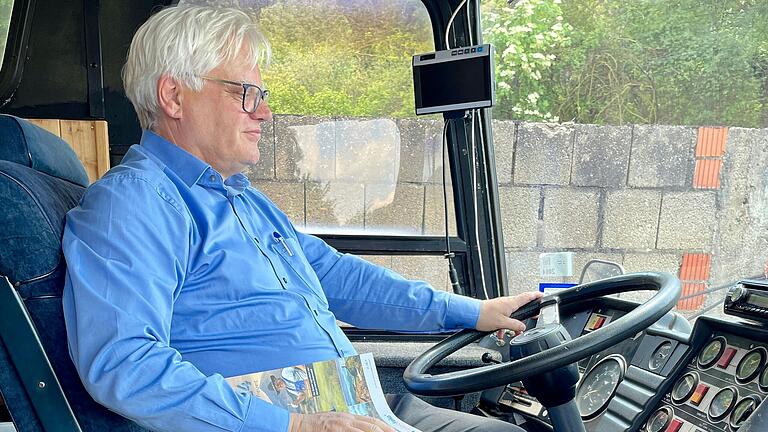 Maincamp-Geschäftsführer Klaus Büttner sitzt im alten Bus der Reimanns in Marktbreit. Maincamp-Geschäftsführer Klaus Büttner sitzt im alten Bus der Reimanns in Marktbreit.