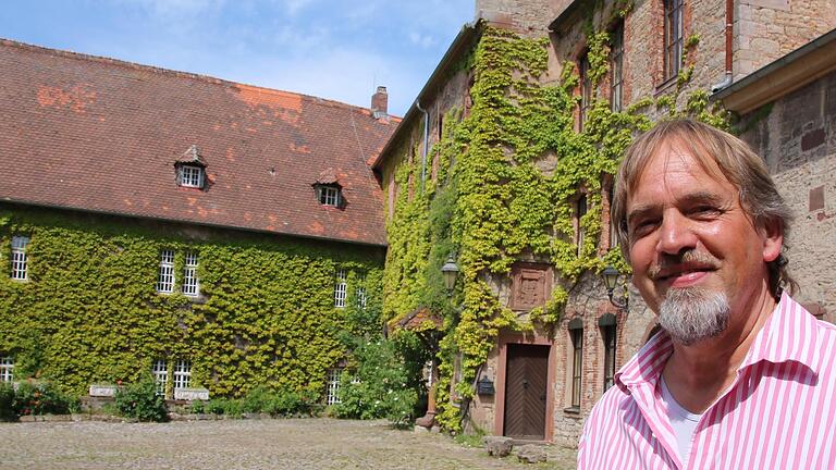 Stadtbaumeister Detlef Mohr im Innenhof von Schloss Saaleck       -  Stadtbaumeister Detlef Mohr im Innenhof von Schloss Saaleck