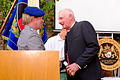 Bernd Steinmetz (links) gratulierte Gerhard Vollmuth im Namen der Paten-Kameradschaft. Foto: Gerd Schaar       -  Bernd Steinmetz (links) gratulierte Gerhard Vollmuth im Namen der Paten-Kameradschaft. Foto: Gerd Schaar