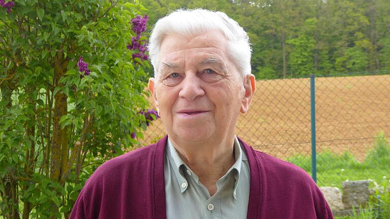 Karl Schneider aus Stalldorf
ist 90 Jahre alt geworden. Karl Schneider aus Stalldorf
ist 90 Jahre alt geworden.