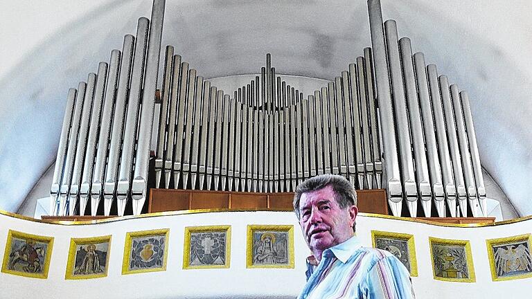 Alfons Werner vor der Handel-Orgel in der Burgsinner St. Michaelskirche. Der Kirchenpfleger wäre froh, wenn das Instrument möglichst bald von den Holzwürmern und vom Schimmel befreit werden könnte. Alfons Werner vor der Handel-Orgel in der Burgsinner St. Michaelskirche. Der Kirchenpfleger wäre froh, wenn das Instrument möglichst bald von den Holzwürmern und vom Schimmel befreit werden könnte.